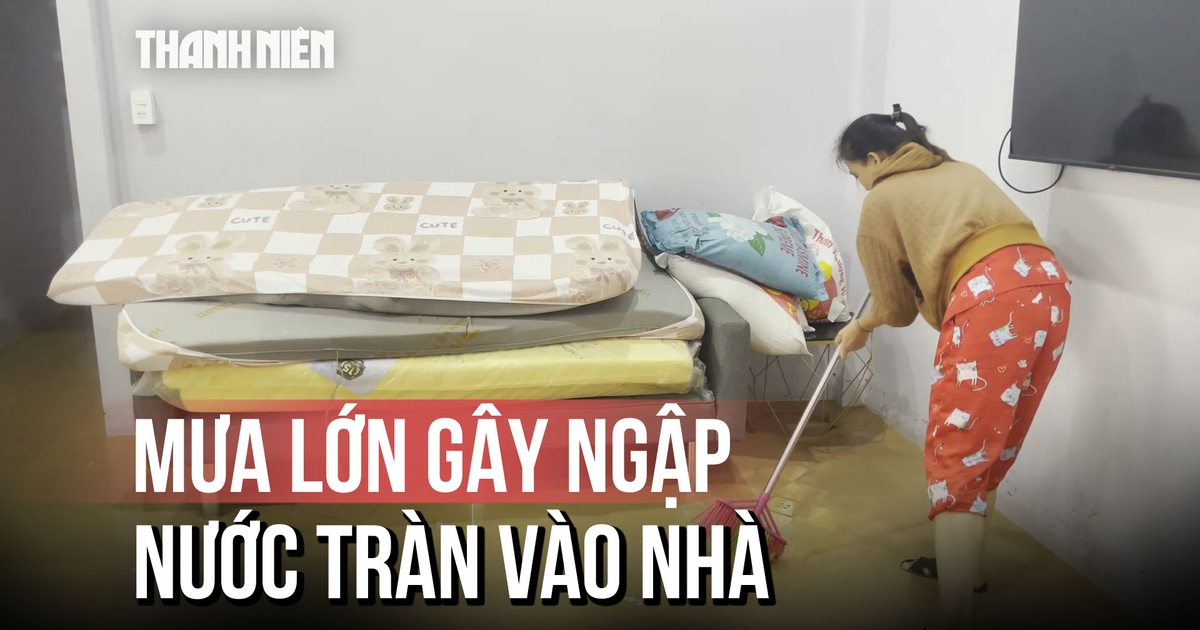 Chật vật vì mưa lớn gây ngập nhà ở Phú Quốc: 'Vừa dọn nhà xong, nước lại tràn vào'