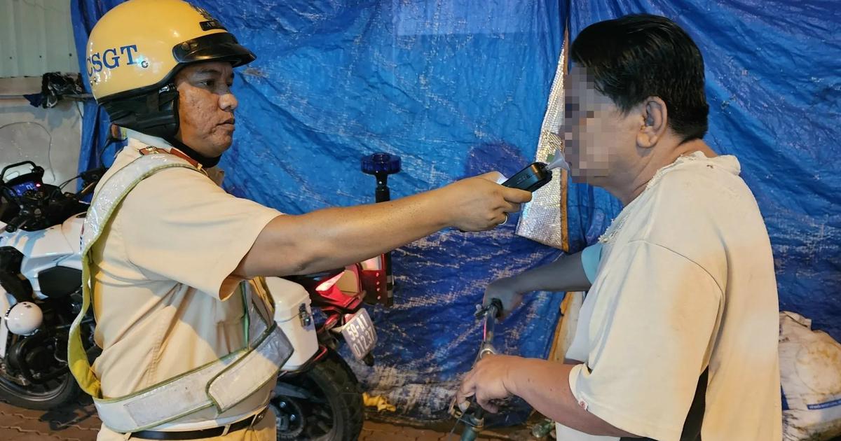Đi xe đạp sau khi nhậu để n&eacute; phạt nồng độ cồn: C&oacute; thật sự 'an to&agrave;n'?