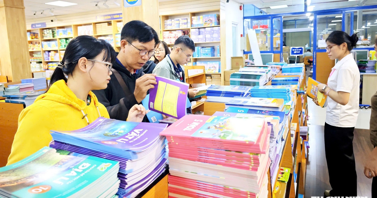 Hôm nay, TP.HCM khảo sát nhu cầu mượn sách giáo khoa của phụ huynh học sinh