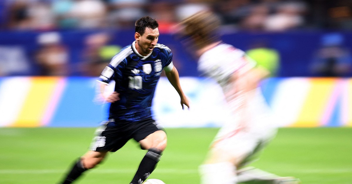 Với Messi, Argentina đã có 'Bàn chân của Chúa'