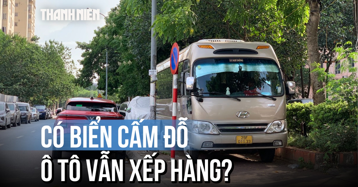 Lòng đường biến thành bãi đỗ xe dịch vụ: Cư dân bất an vì mất an toàn giao thông