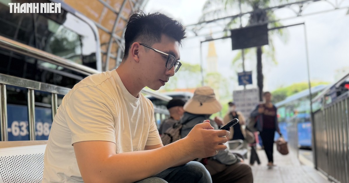 Tấp nập người đi xe buýt sau nửa tháng miễn phí
