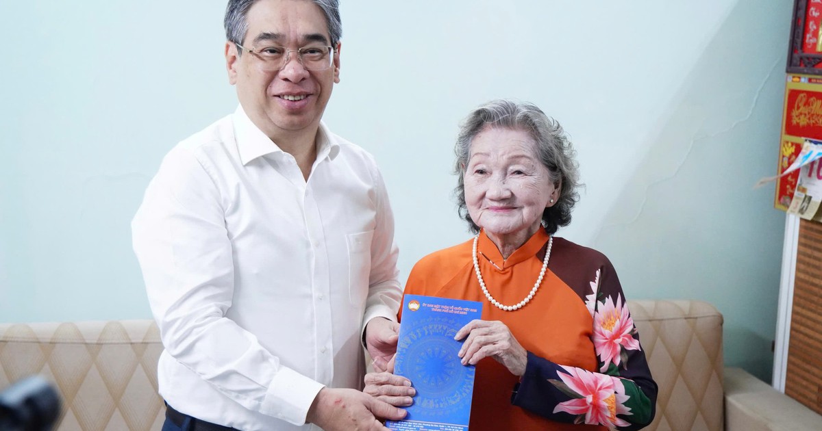 L&atilde;nh đạo TP.HCM thăm, tri &acirc;n c&aacute;c Mẹ Việt Nam anh h&ugrave;ng