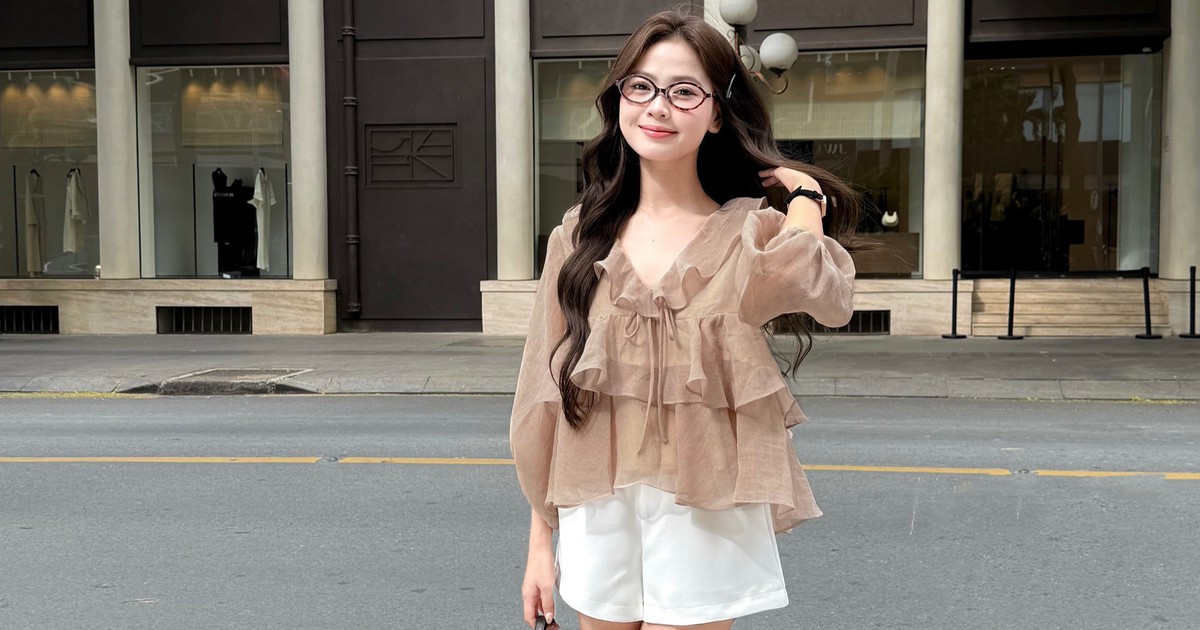 Ai cũng mặc áo cổ tim, nhưng ít người biết bí quyết này