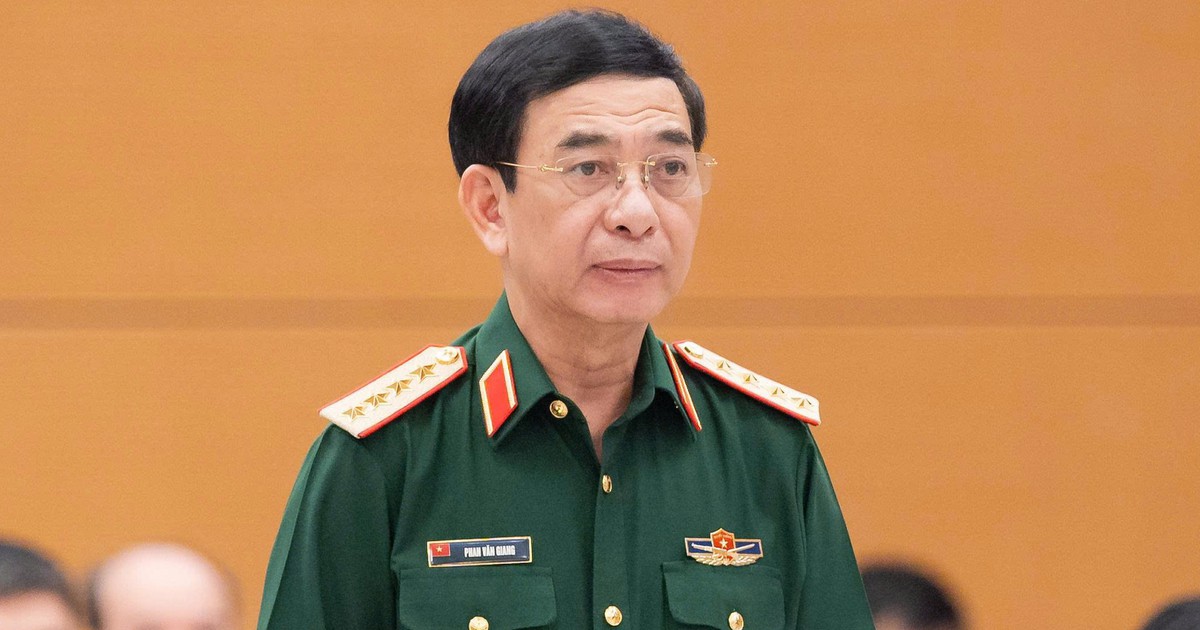 Đại tướng Phan Văn Giang tr&igrave;nh dự &aacute;n luật Ph&ograve;ng, chống phổ biến vũ kh&iacute; hủy diệt h&agrave;ng loạt