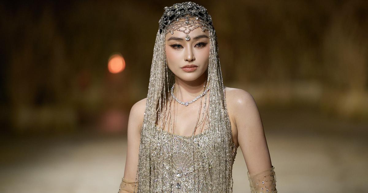Hoa hậu &Yacute; Nhi gợi cảm tr&ecirc;n s&agrave;n diễn thời trang