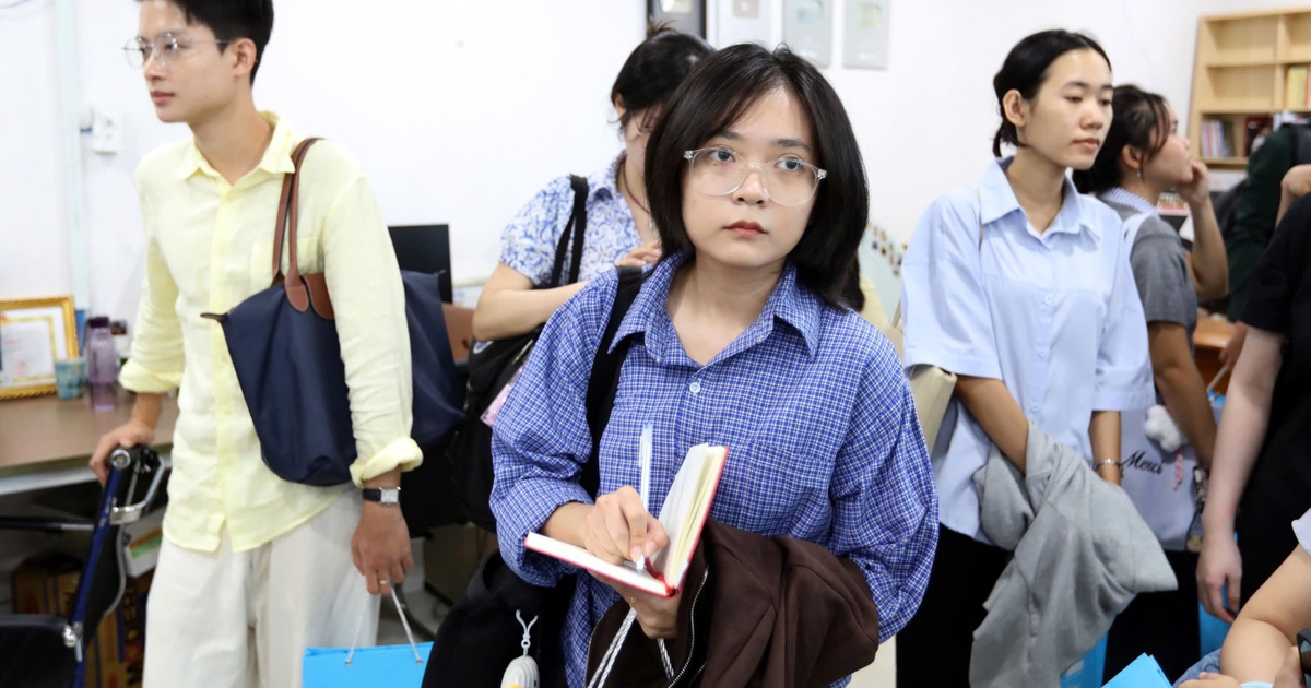 Giảng viên, học viên cao học tìm hiểu về kinh tế báo chí tại Báo Thanh Niên