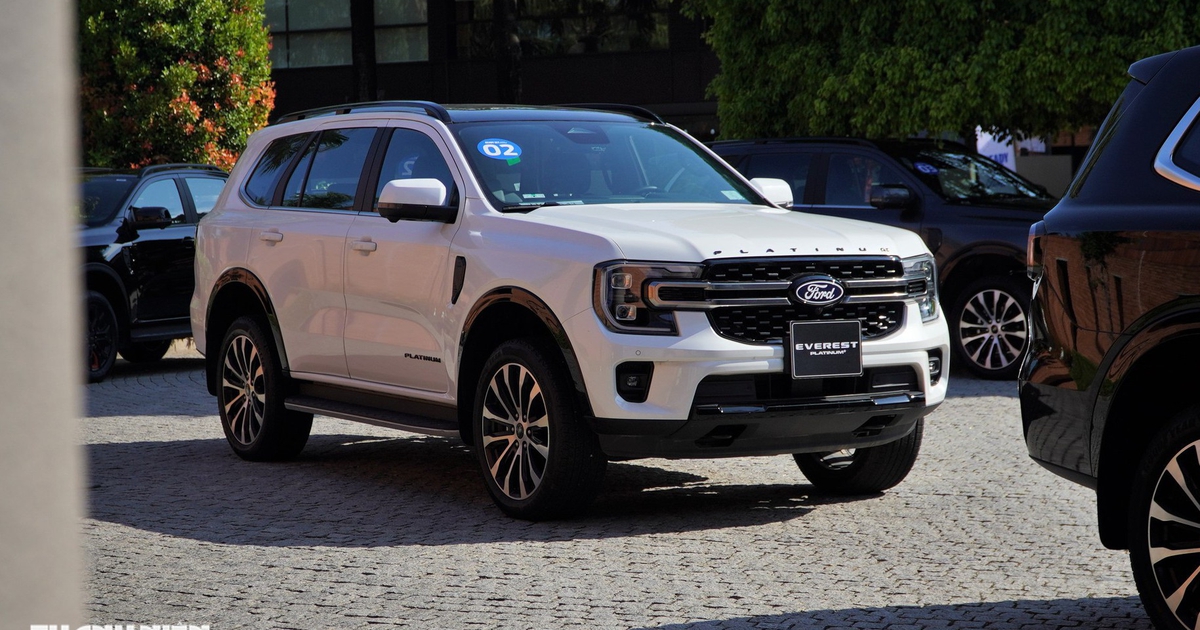 SUV 7 chỗ: Ford Everest duy trì sự áp đảo đối thủ