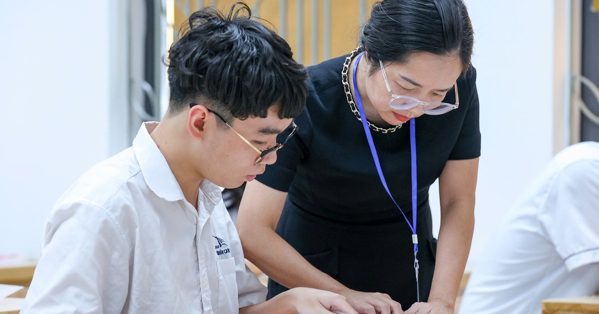 Cố giữ kỳ thi '2 trong 1' để giảm tốn kém là chưa thuyết phục