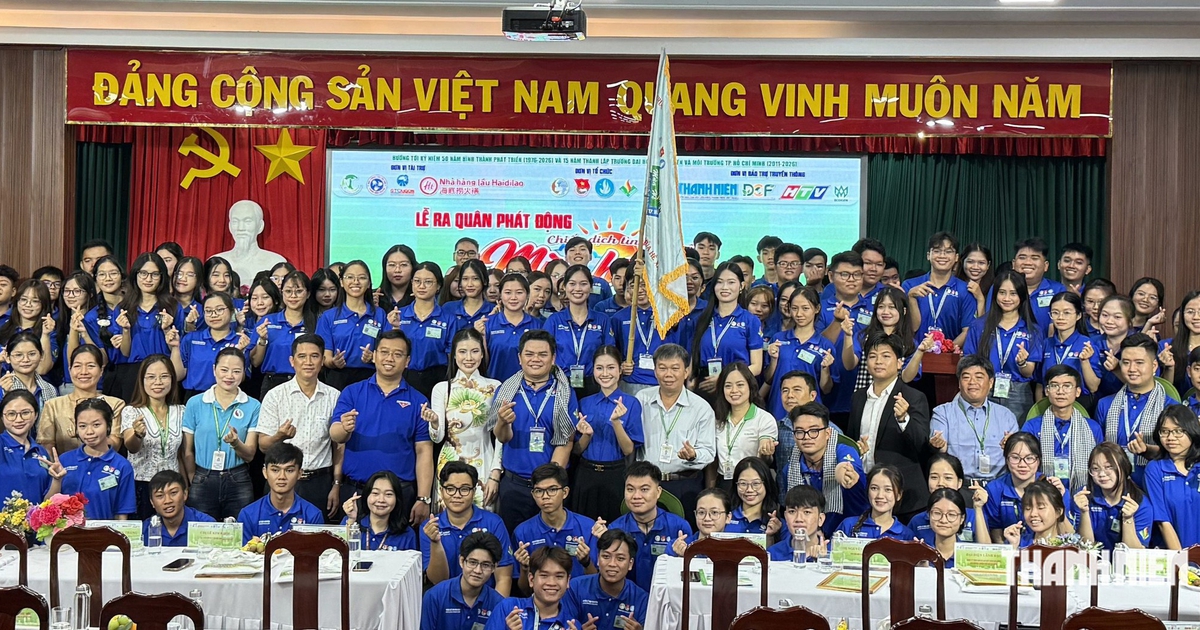 Sinh viên tình nguyện chuyển giao phần mềm hỗ trợ đắc lực cho địa phương