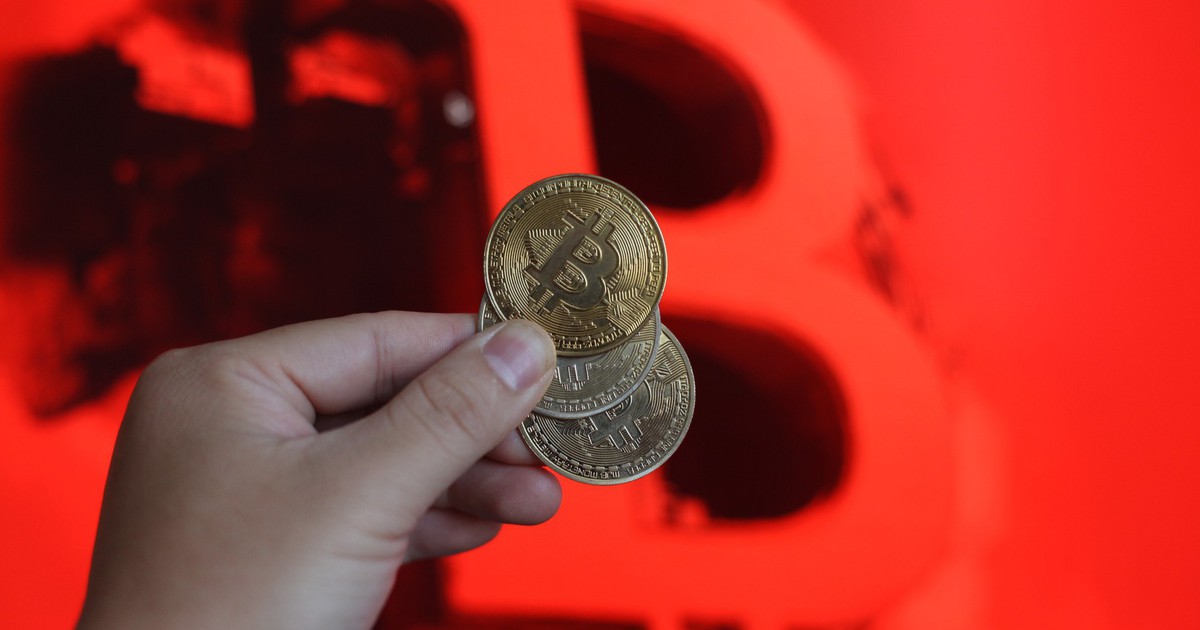 Giá Bitcoin hôm nay 17.7.2026: Bitcoin lao dốc khi chứng khoán Mỹ bị bán tháo