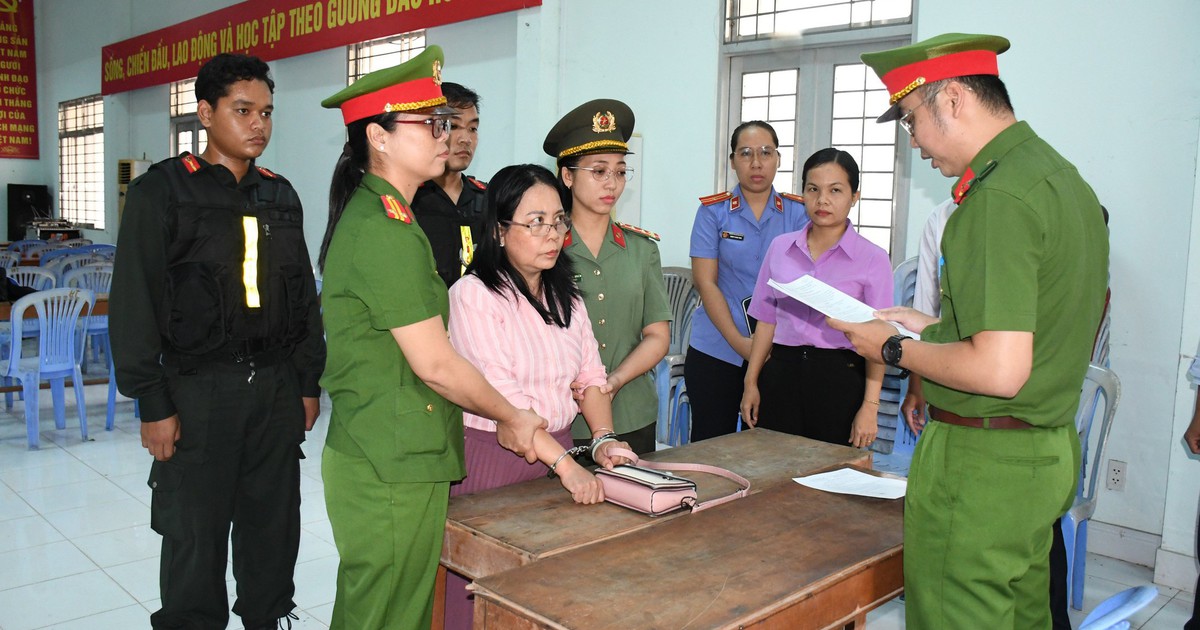 Cựu Gi&aacute;m đốc Trung t&acirc;m Văn h&oacute;a - Th&ocirc;ng tin th&agrave;nh phố Tr&agrave; Vinh bị bắt