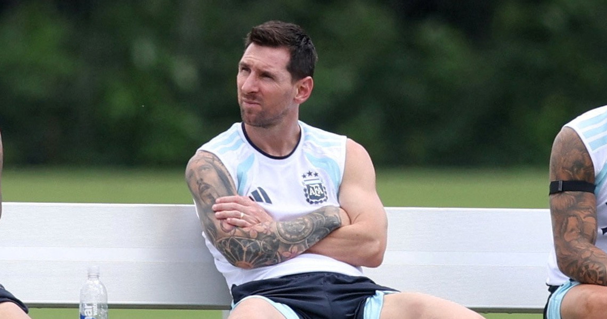 Messi có hành động lạ khi vào chung kết World Cup, gặp trọng tài không may mắn?