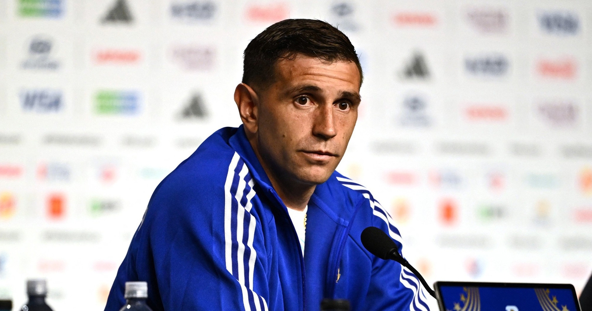 Thủ môn Martinez khiến CĐV Argentina vô cùng lo lắng: 'Tay tôi còn đau, chưa thể phẫu thuật vì…’