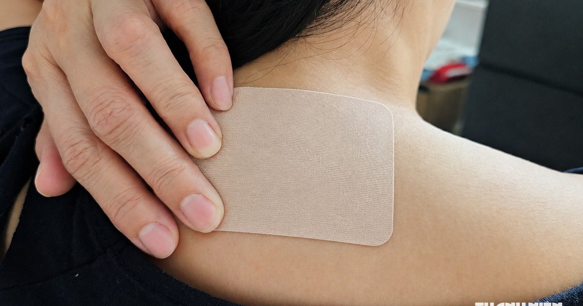 Bác sĩ cảnh báo: Đau đầu đừng chỉ xoa dầu gió, dán cao