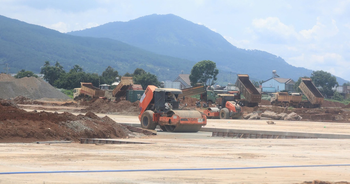 Sân bay Liên Khương làm ngày đêm cho kịp tháng sau đón khách tới Đà Lạt