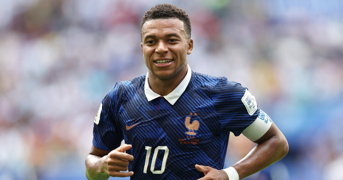 Mbappe bị chỉ trích vì hành động 'kỳ lạ', tươi cười ở trận Pháp thua Anh