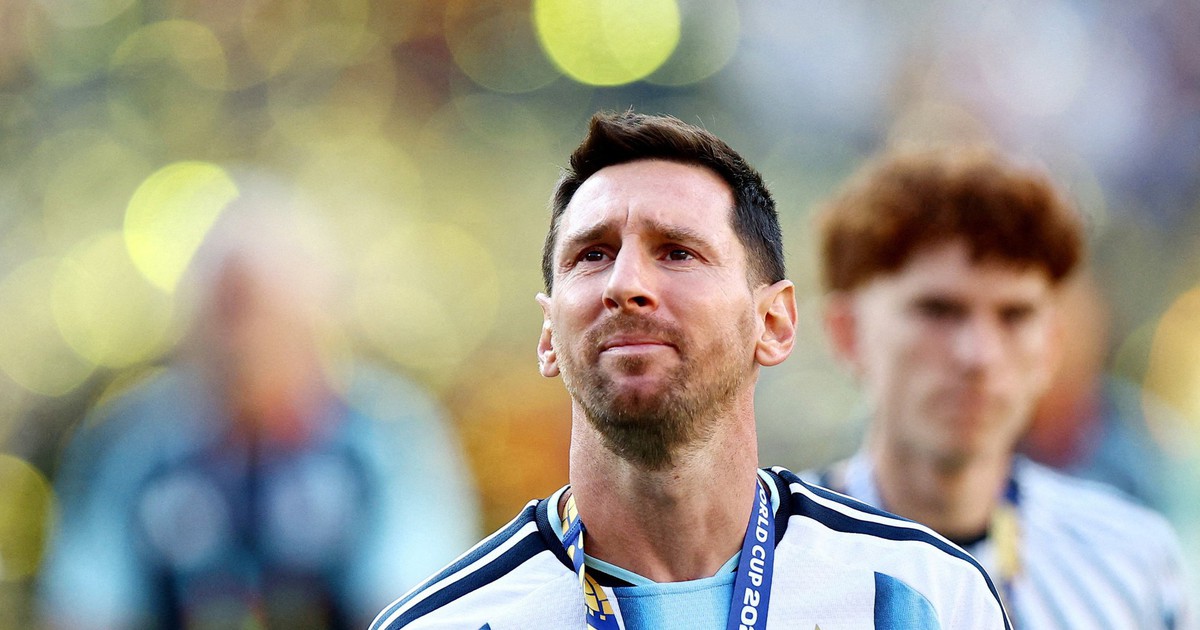 Messi khóc!