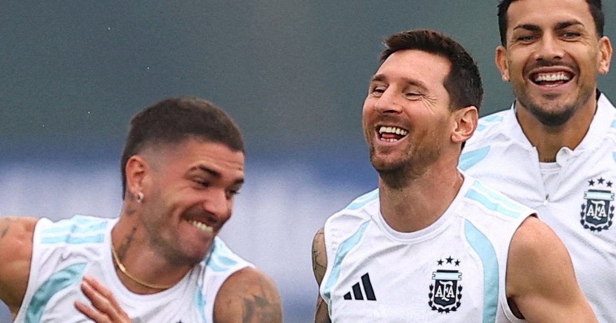 Messi và đội tuyển Argentina vẫn tập bất chấp mưa bão, Tây Ban Nha phải hủy