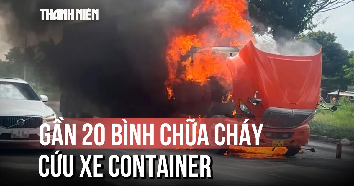 Hàng chục người chung tay khống chế đám cháy xe container