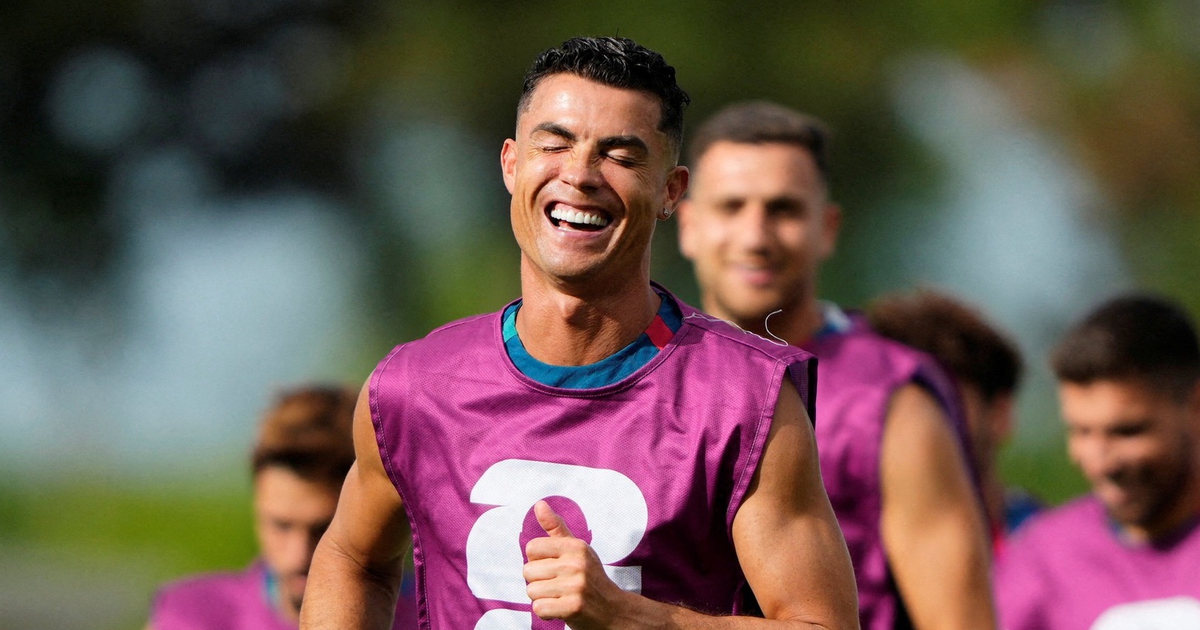 Ronaldo nguy cơ cao bị ngồi dự bị trận gặp Croatia, HLV Martinez tạo cú sốc?