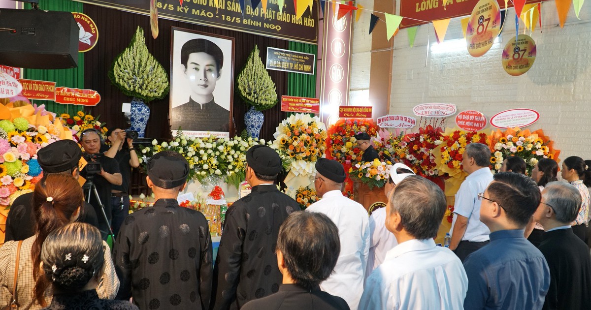 Hàng trăm người ở TP.HCM dự đại lễ 18 tháng 5 âm lịch Phật giáo Hòa Hảo