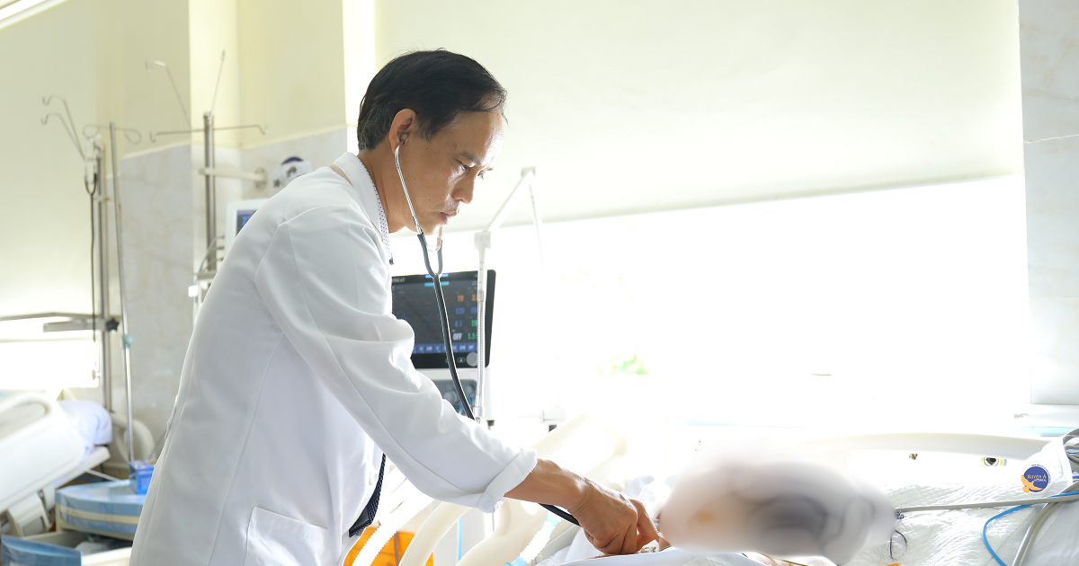 Ngủ li bì sau uống rượu, bác sĩ cảnh báo coi chừng hôn mê do ngộ độc