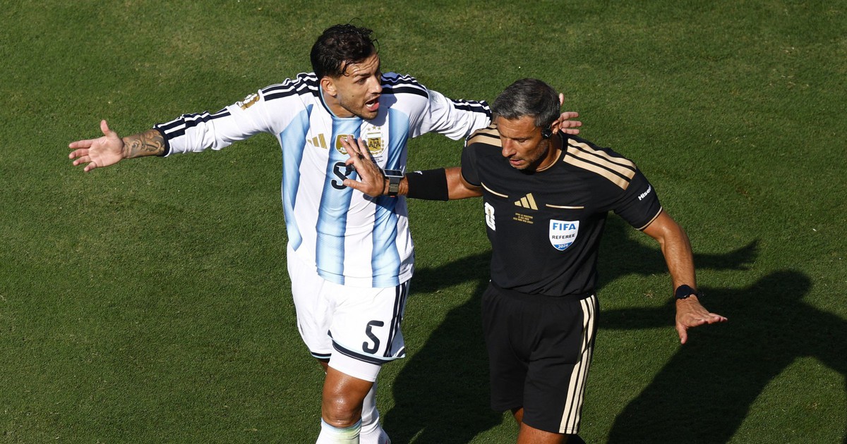 Cựu trọng tài FIFA chỉ trích đội tuyển Argentina, gọi Paredes là 'nỗi xấu hổ': Đề nghị treo giò 10 trận