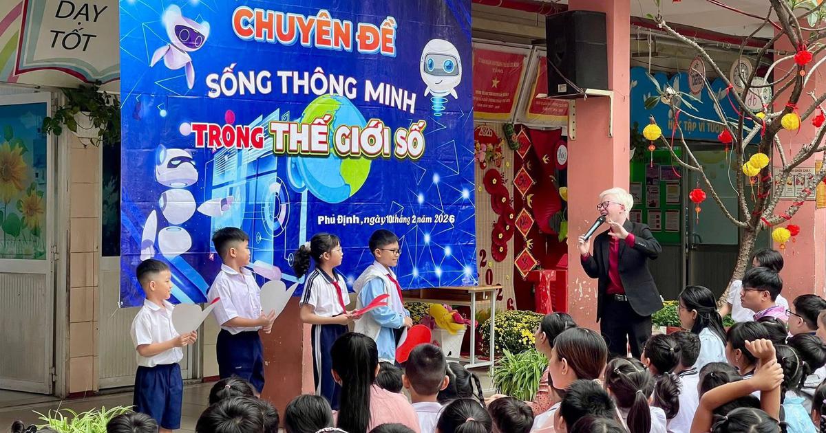 Ch&agrave;ng trai bạch tạng lấy bằng thạc sĩ, truyền cảm hứng học tập