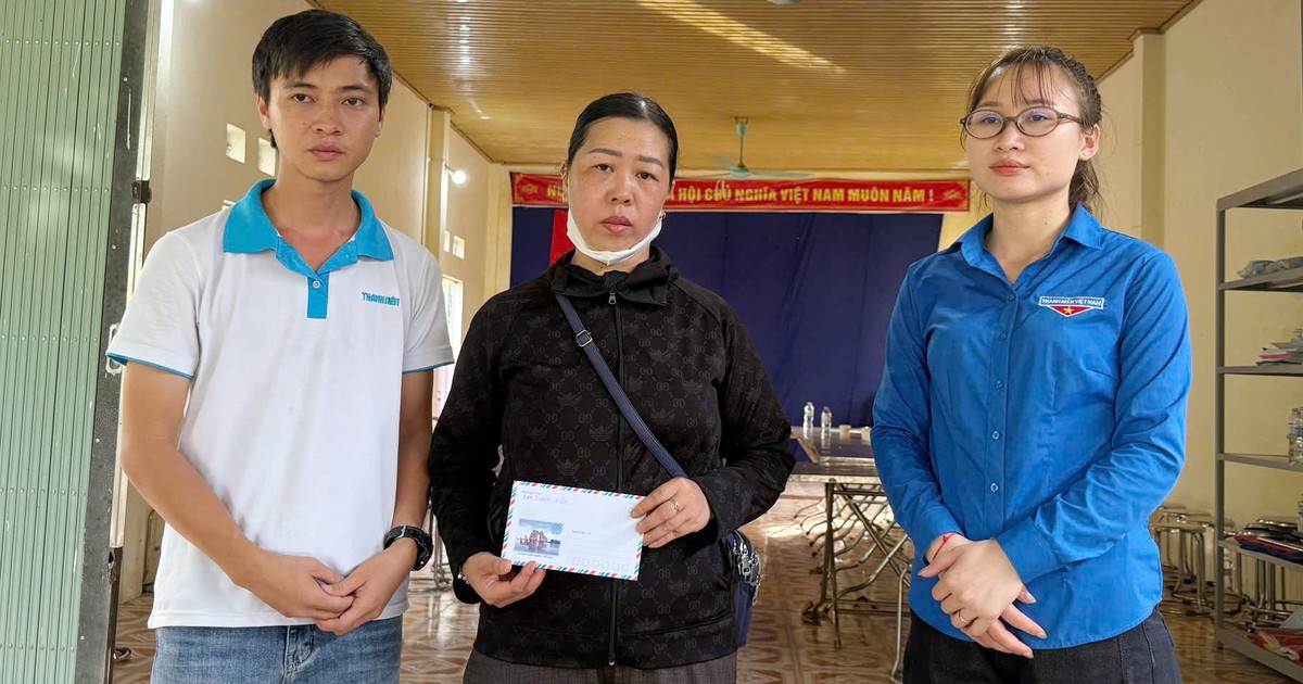 Báo Thanh Niên trao tiền bạn đọc ủng hộ các gia đình gặp nạn trong lũ quét tại Lai Châu
