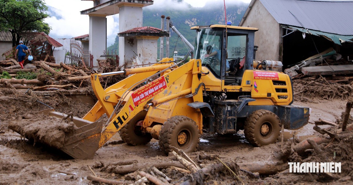 Đội cứu hộ vượt 700km tới Mường Than: 'Chừng n&agrave;o b&agrave; con ổn định, ch&uacute;ng t&ocirc;i mới ra về'