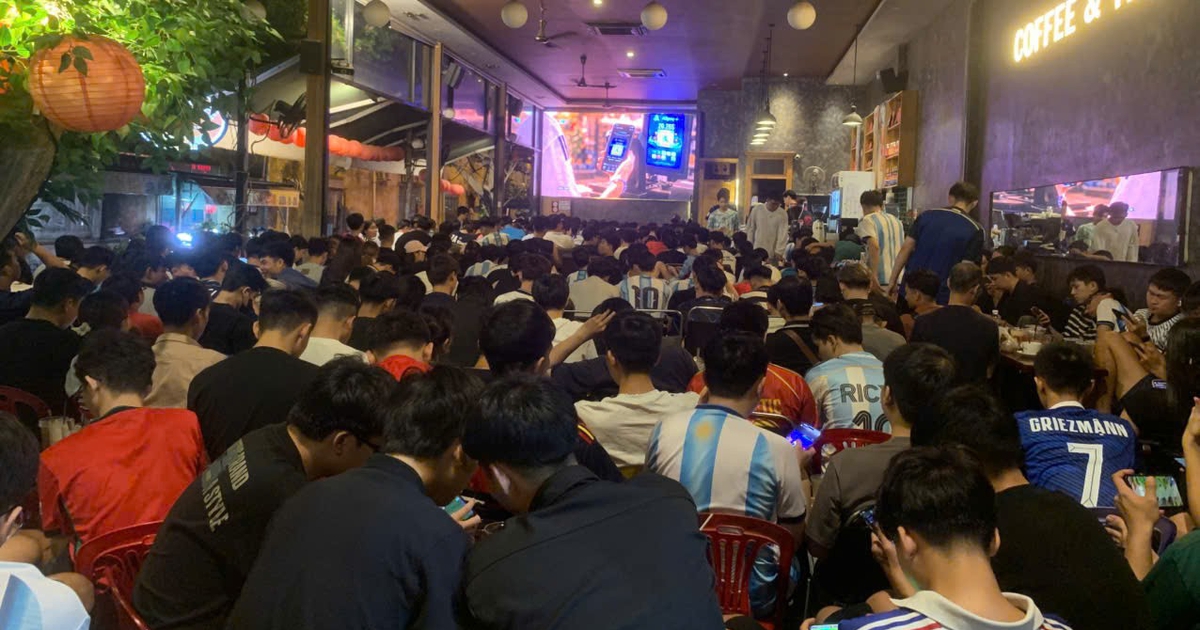 Cổ động viên tiếc nuối khi Messi lỡ hẹn chức vô địch World Cup