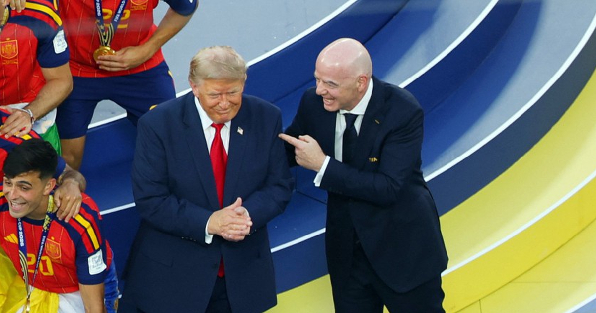 Khoảnh khắc gây tranh cãi: Tổng thống Donald Trump ‘chiếm sóng’ của Tây Ban Nha