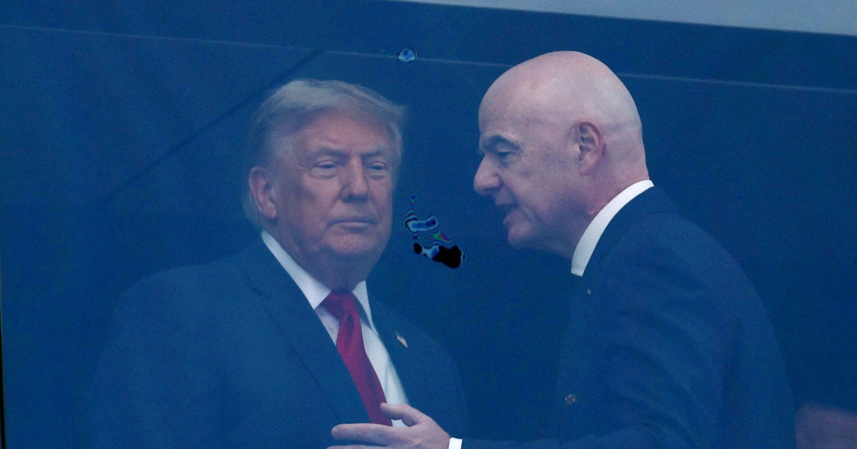 Tổng thống Trump được bảo vệ an ninh thế nào ở chung kết World Cup: Xem qua kính chống đạn