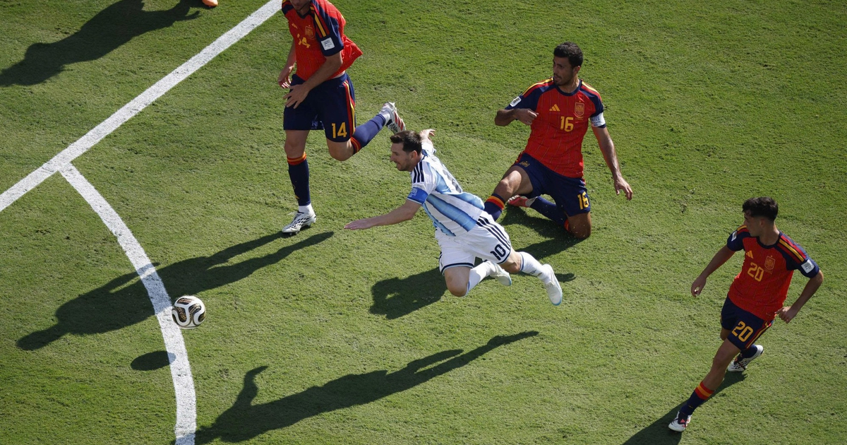 Tiếc cho Messi nhưng đúng với Argentina