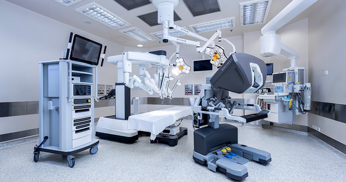 Dùng robot cắt bỏ thành công khối u tâm vị nằm ở vị trí "hiểm"