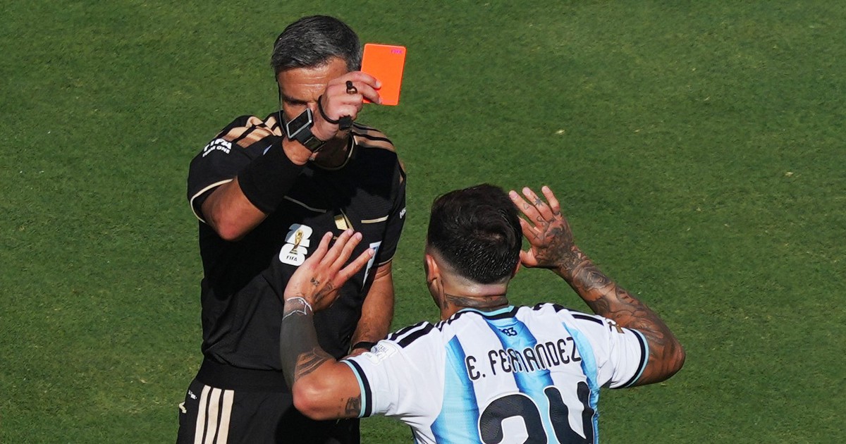 Sao Argentina Enzo Fernandez lần đầu lên tiếng về tấm thẻ đỏ tai hại ở chung kết World Cup