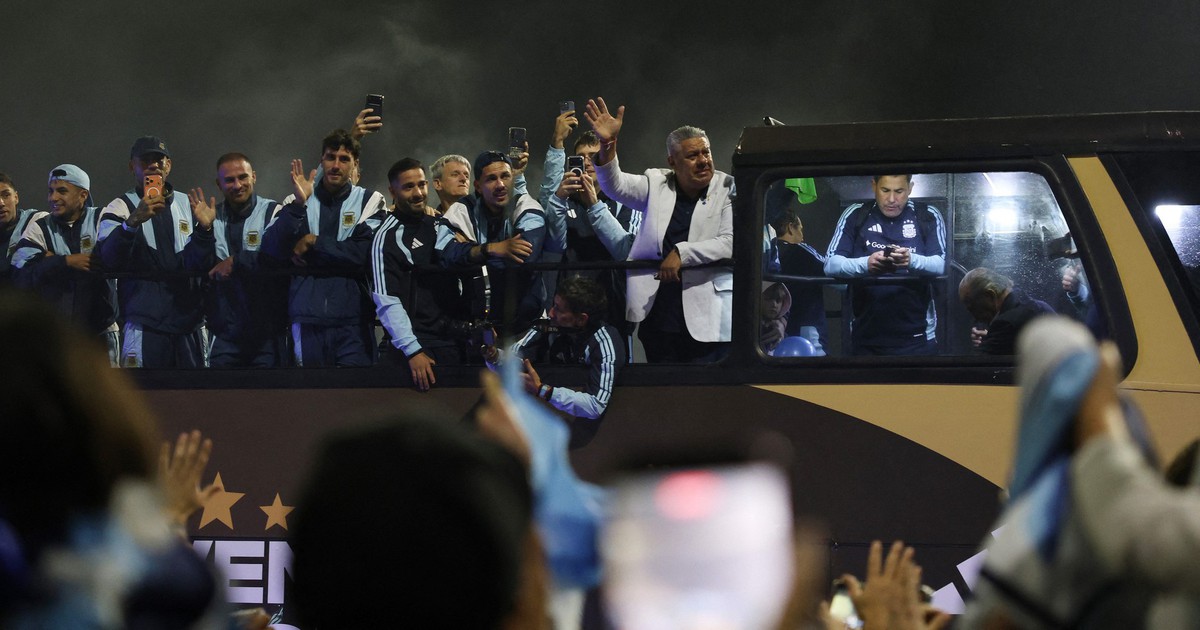 Á quân Argentina được chào đón nồng nhiệt dù vắng Messi, Tổng thống Milei gửi thông điệp xúc động