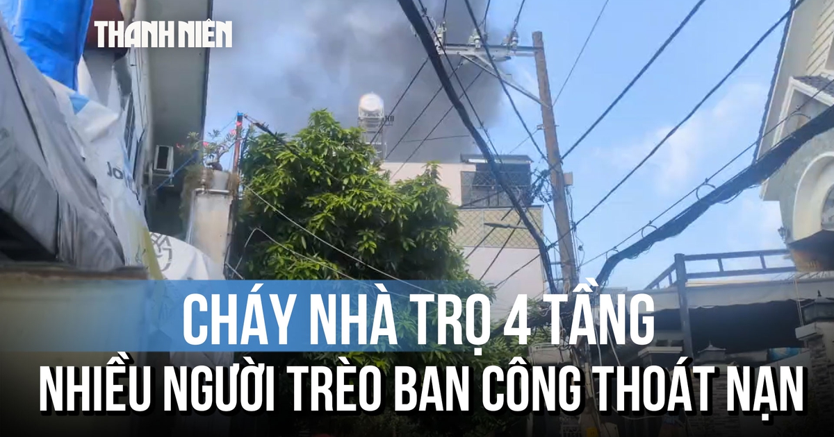 Cháy nhà trọ 4 tầng, nhiều người trèo ban công thoát nạn
