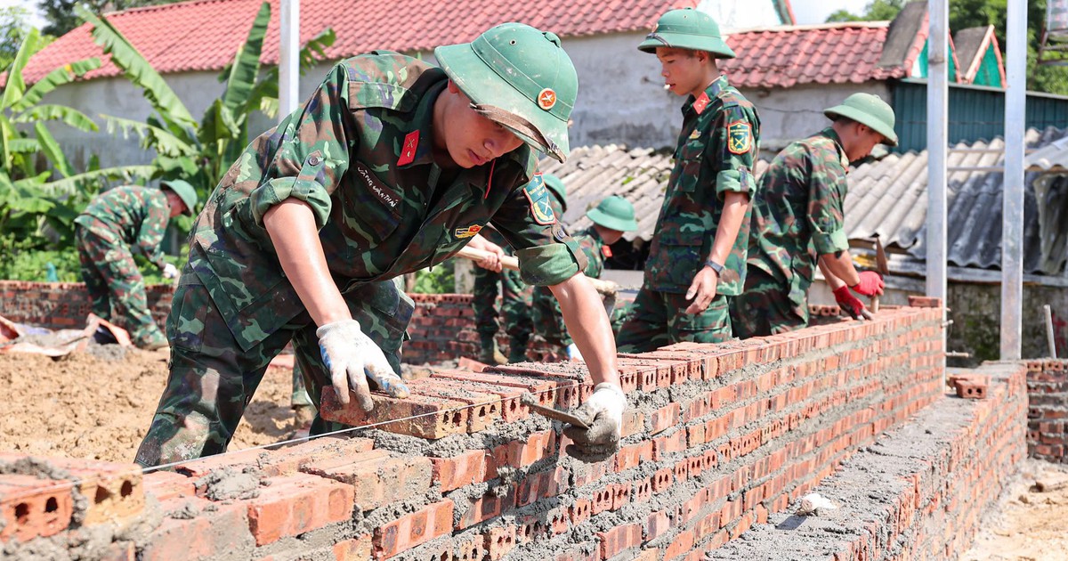 Những móng nhà mới đầu tiên sau lũ tại Mường Than: 'Sau cơn mưa trời lại sáng'