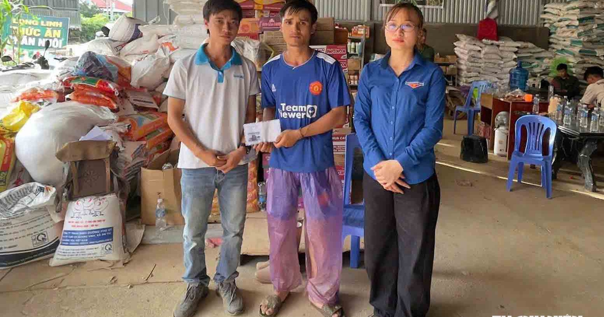 Báo Thanh Niên trao hỗ trợ gia đình nạn nhân lũ quét tại Lai Châu