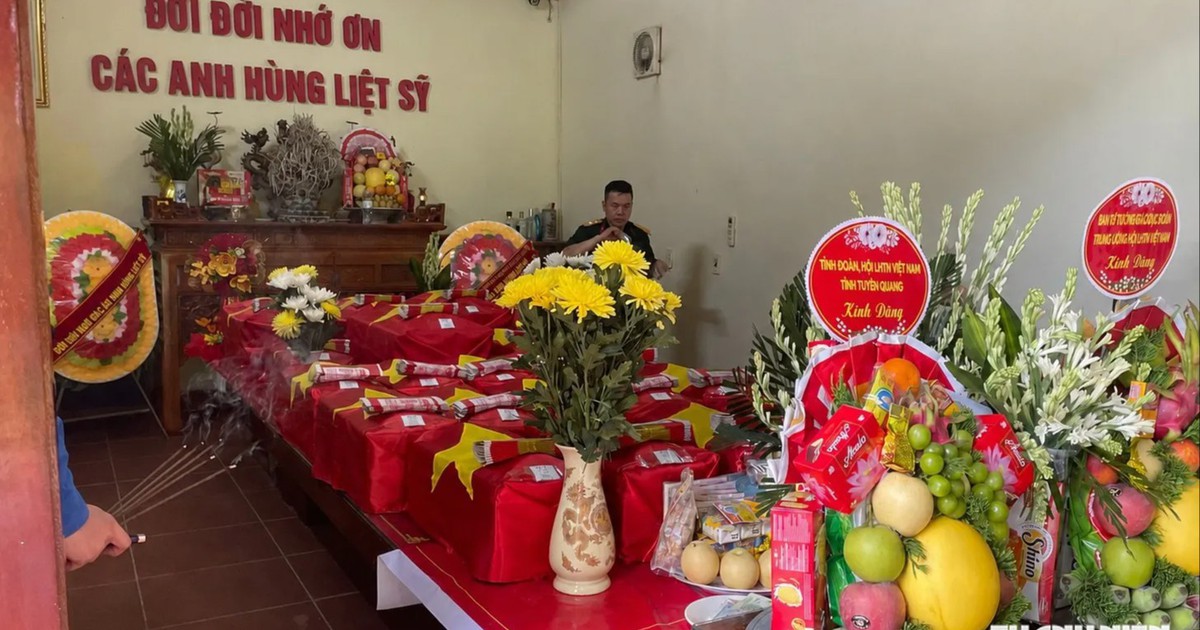 H&agrave;nh tr&igrave;nh lật đ&aacute; t&igrave;m h&agrave;i cốt liệt sĩ ở Vị Xuy&ecirc;n