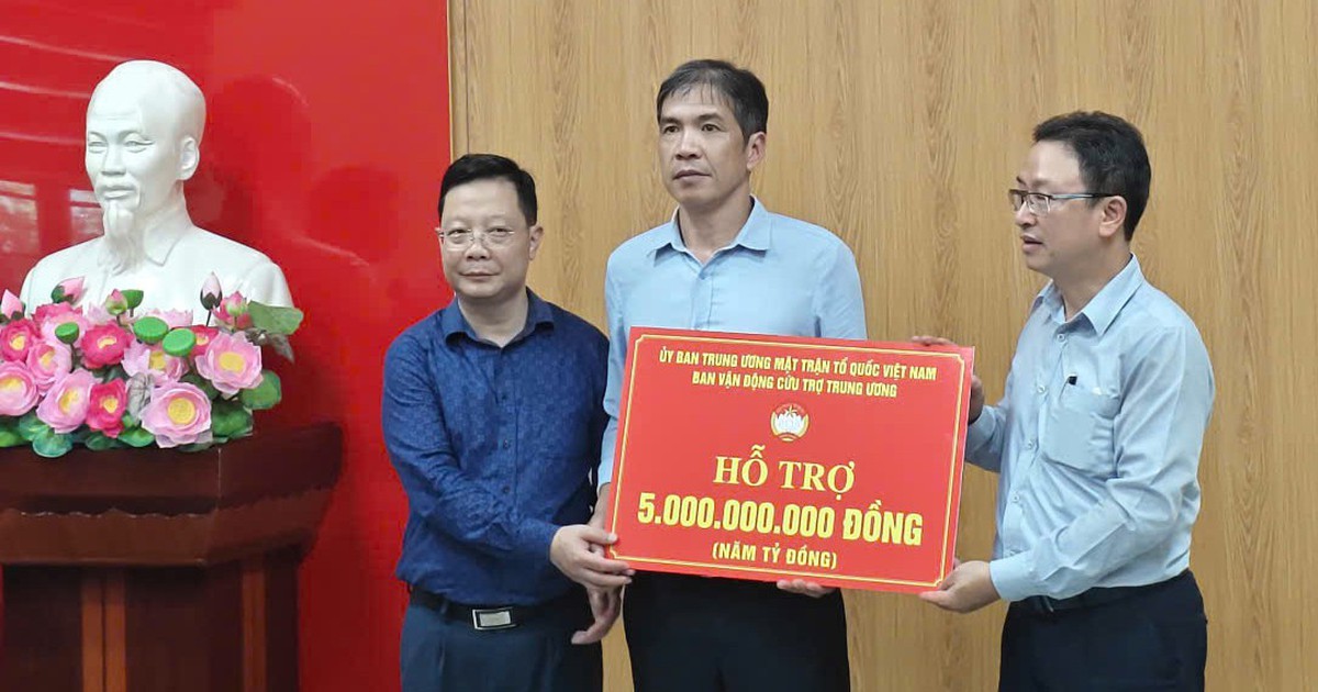 Mặt trận Tổ quốc Việt Nam trao 5 tỉ đồng hỗ trợ tỉnh Lai Châu