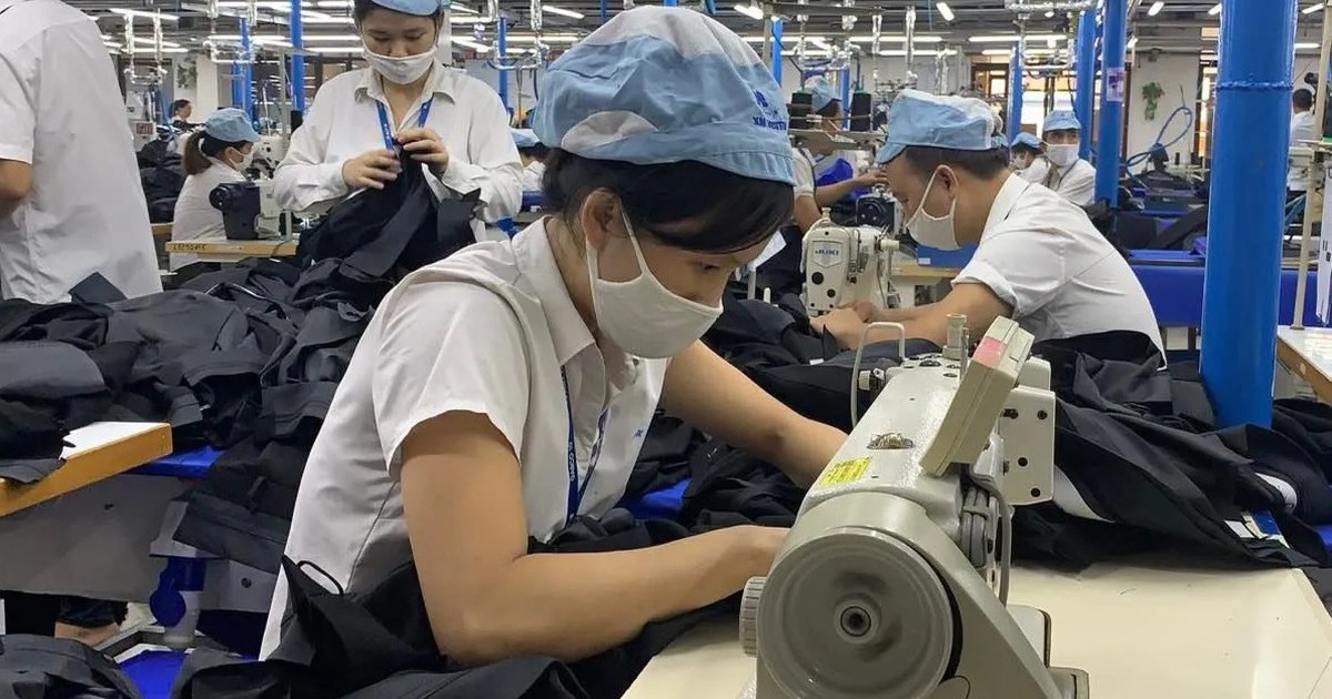 Bộ Nội vụ đề xuất tăng lương tối thiểu vùng 7,8% từ đầu năm 2027