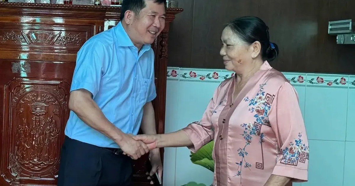 Ông Đinh Văn Nơi tri ân gia đình thương binh, liệt sĩ ở đặc khu Phú Quốc