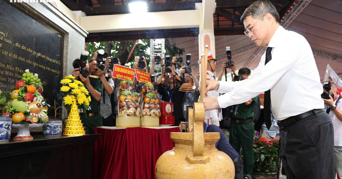 'Gọi t&ecirc;n những v&igrave; sao đất nước', chung nhịp đập từ tr&aacute;i tim y&ecirc;u thương