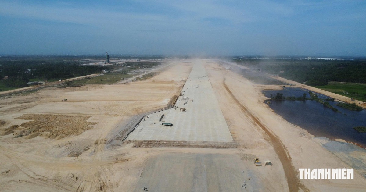 Thi c&ocirc;ng s&acirc;n bay Quảng Trị: Người d&acirc;n 'kh&oacute; thở' v&igrave; bụi từ c&ocirc;ng trường