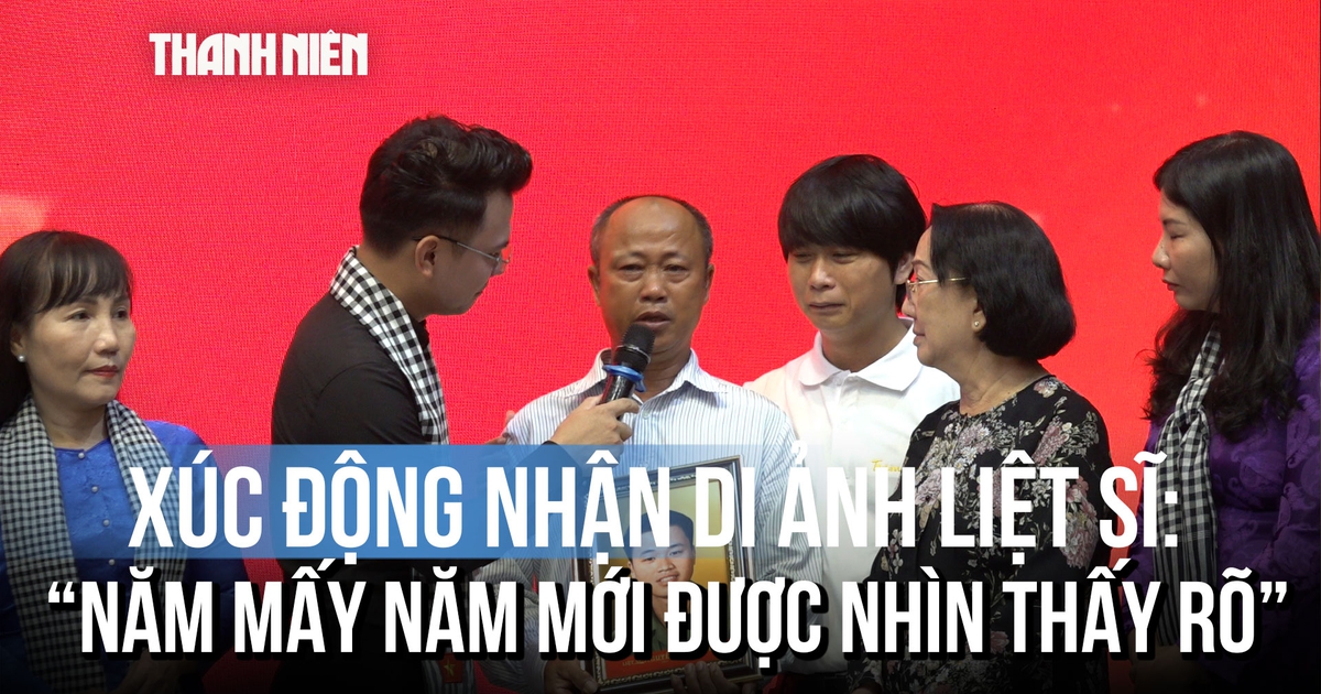 Thân nhân xúc động lần đầu nhìn rõ mặt liệt sĩ qua di ảnh được phục dựng