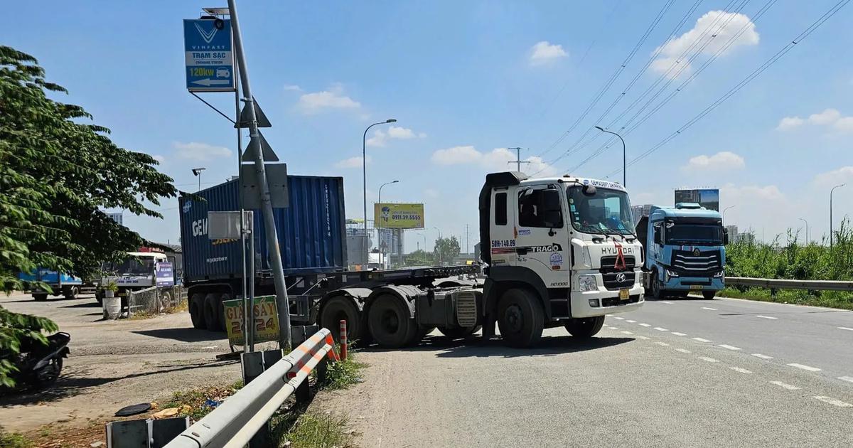 TP.HCM chốt thời hạn xử l&yacute; c&aacute;c b&atilde;i xe container tr&ecirc;n đường V&otilde; Ch&iacute; C&ocirc;ng