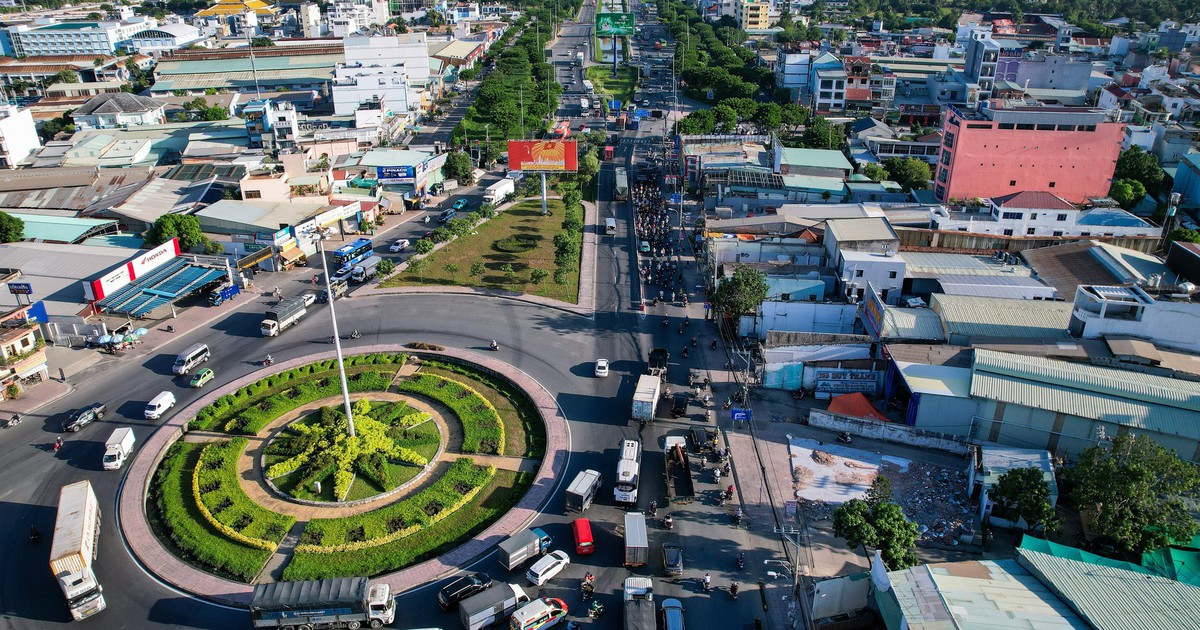Tất bật tháo dỡ nhà để mở rộng cửa ngõ phía tây TP.HCM lên 12 làn xe